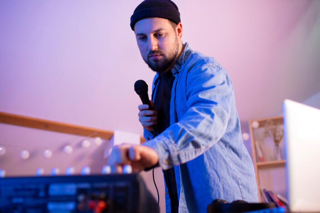 فني صوتيات مساجد